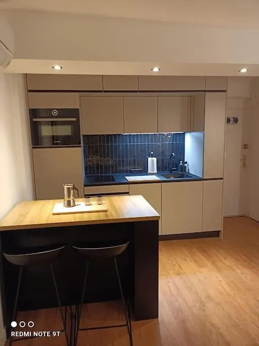 Charming And Very Central 2 Rooms Apartment Bandol