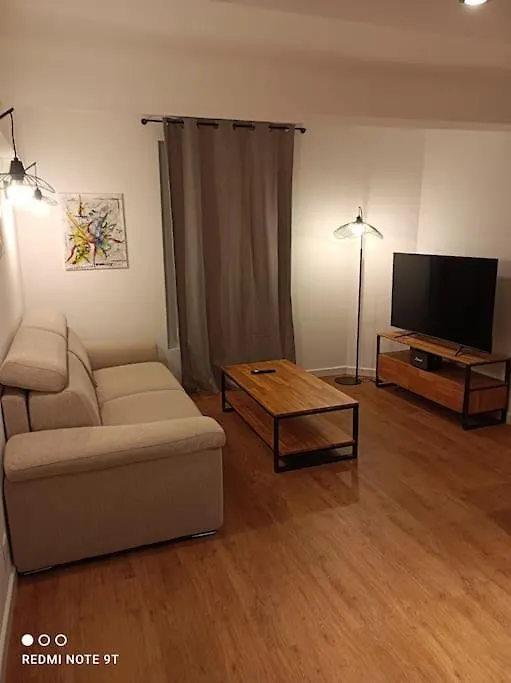 Charming And Very Central 2 Rooms Apartment Bandol