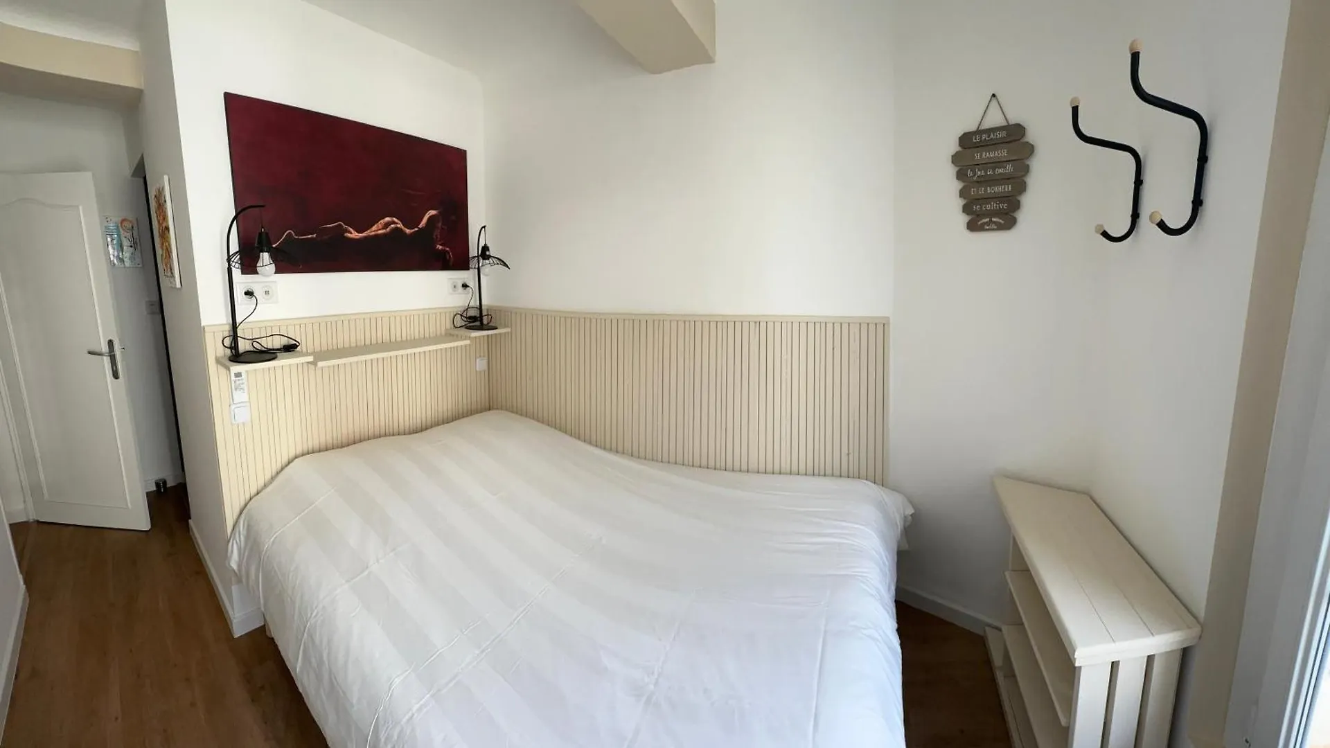 Charming And Very Central 2 Rooms Apartment Bandol